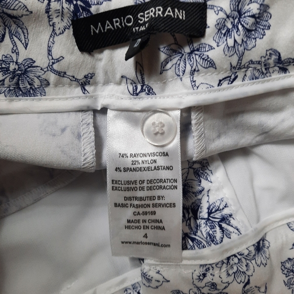Mario Serrani Italy Brand White with Blue Floral Capri? Style Pants - Picture 4 of 4
